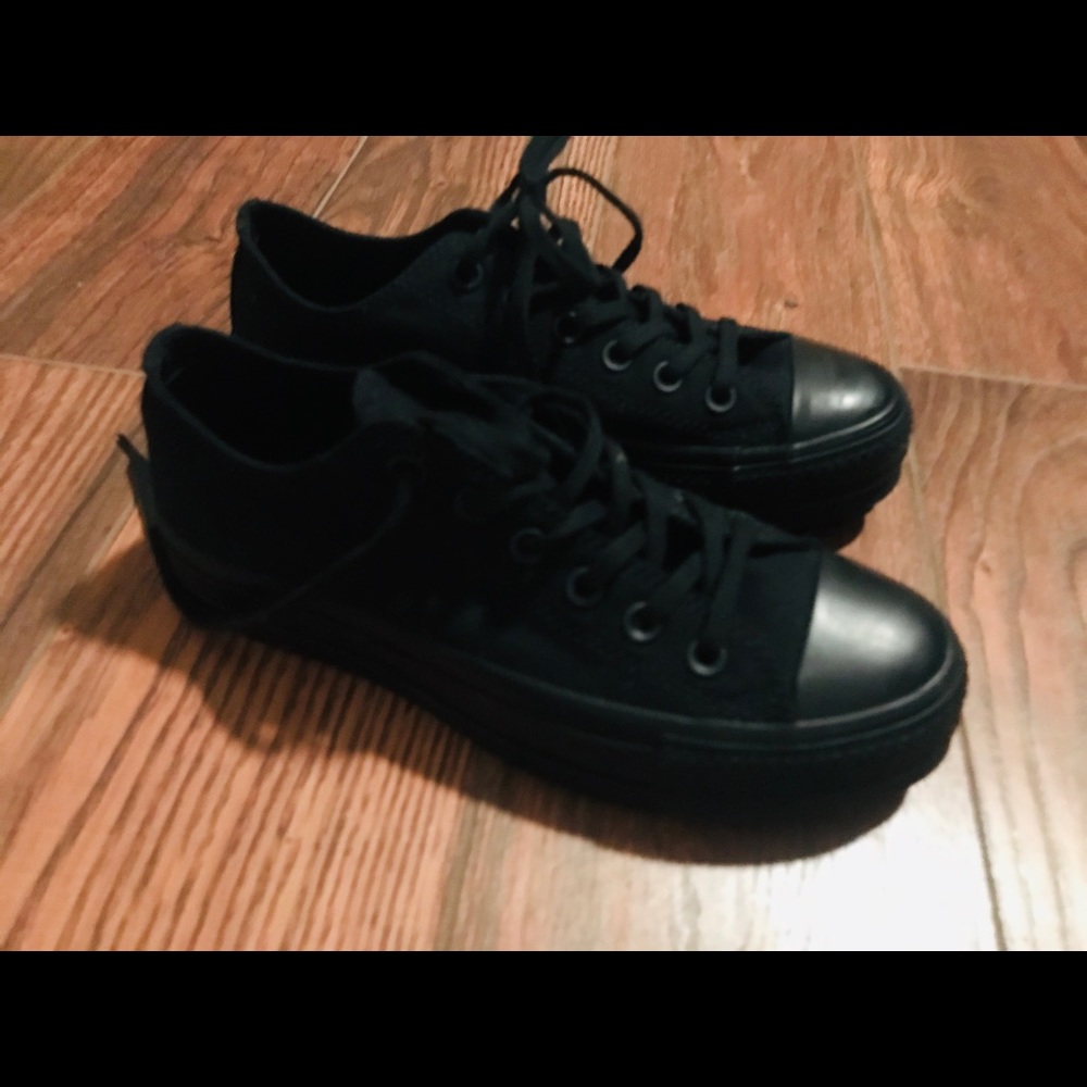 NWT -woman’s converse platform sneaker sz8